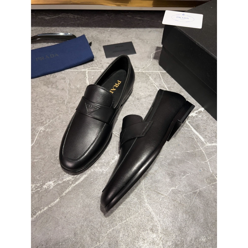 Pra*a leather shoes